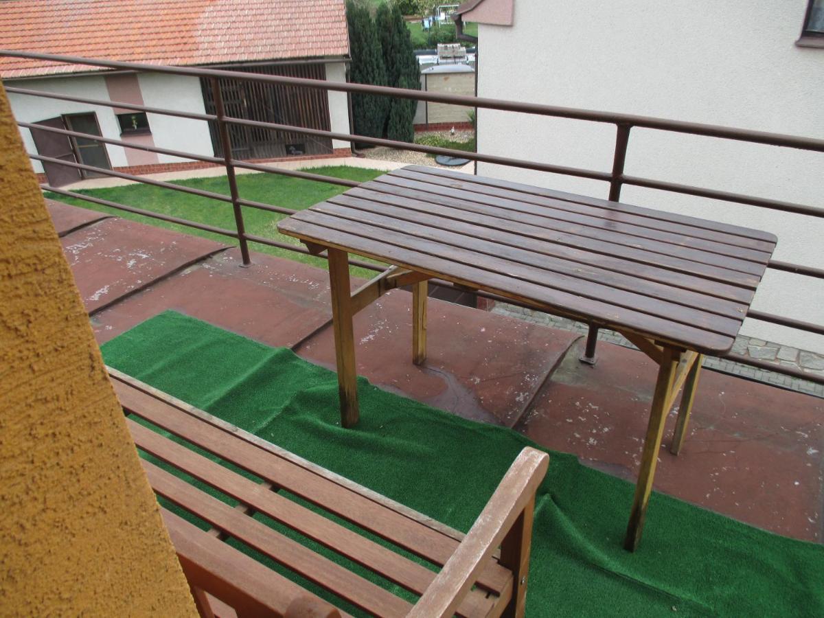 RD Černčín Bučovice Apartamento Exterior foto